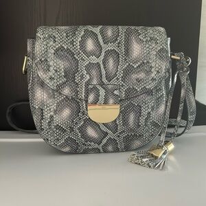 G.i.l.i soft leather purse brand new without the tag